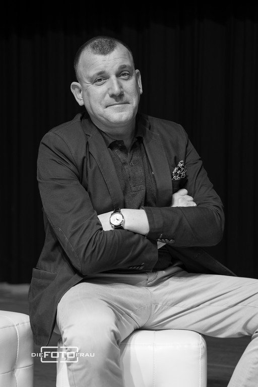 Businessportrait Kabarettist Helmut Vavra in sw