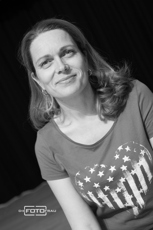 Businessportrait Kabarettistin Theresia Haiger in sw