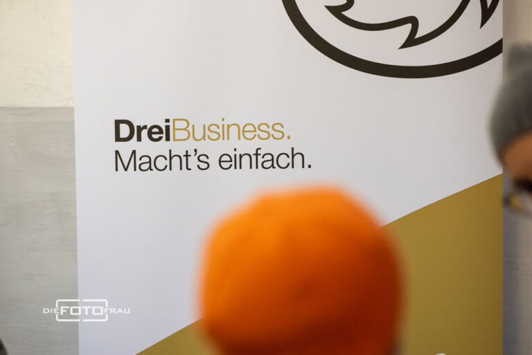 Werbeinschrift Drei Business
