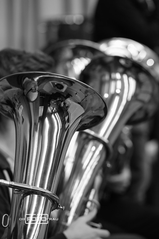 Musikinstrumente schwarz weiss