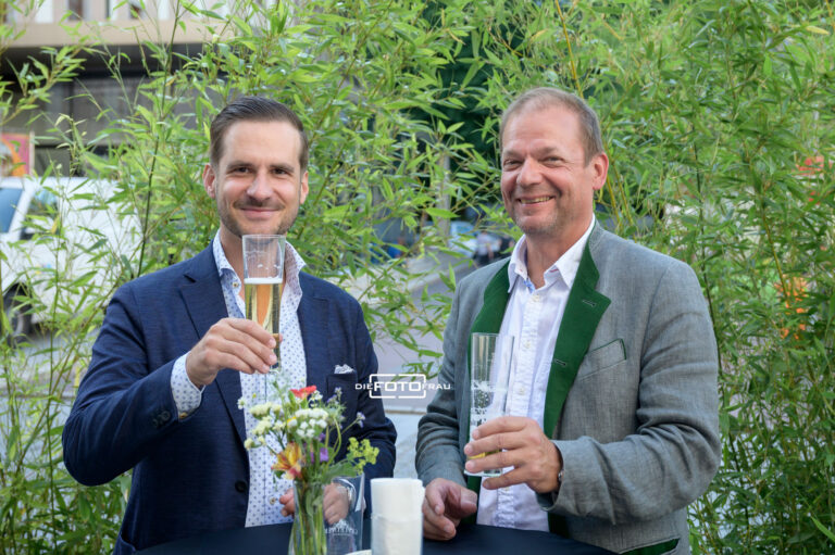 Inhaber von Zeininger Immobilien und Gast bei Event am OK-Platz in Linz