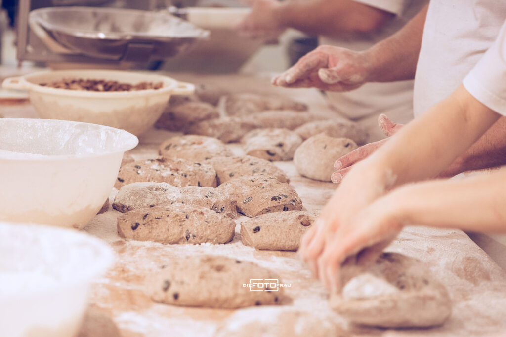 Produktionsprozess für Brot in einer Backstube in Salzburg