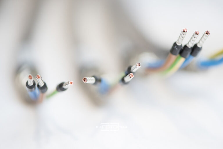 bunte Kabel in Makroaufnahme
