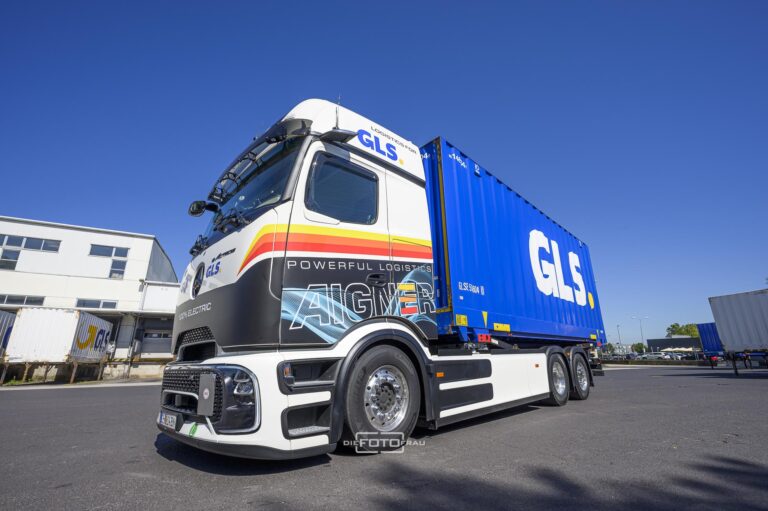 Elektro LKW mit Aufschrift GLS auf Parkplatz